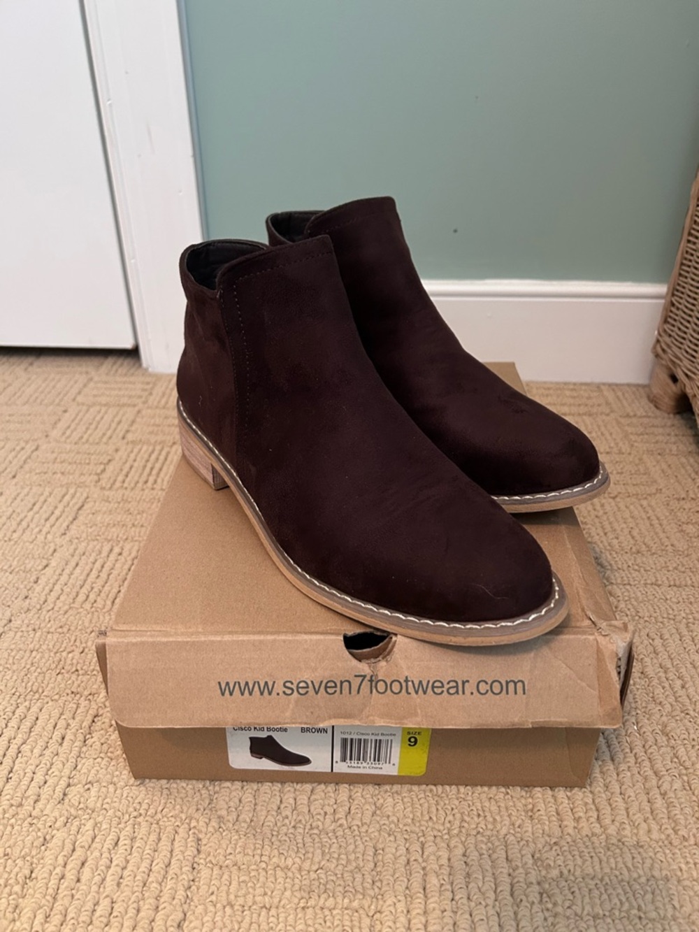 Seven7 Men's Dark Brown Suede Chukka Boots
